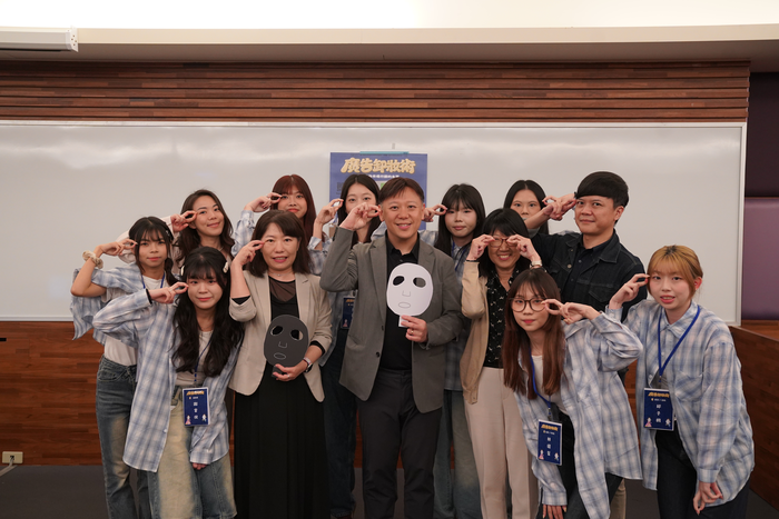 1142廣告系專題講座 第二組-「廣告卸妝術—看見美妝市場行銷的本質」活動回顧圖片