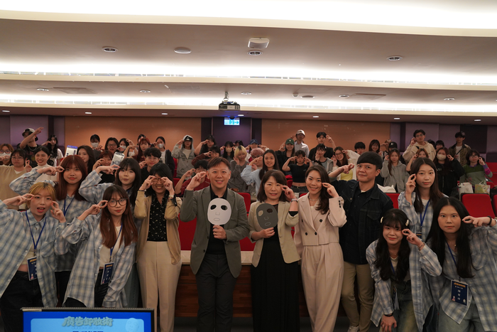 1142廣告系專題講座 第二組-「廣告卸妝術—看見美妝市場行銷的本質」活動回顧圖片