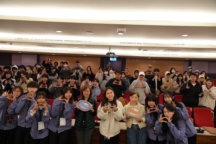 1141廣告系專題講座 第六組事後新聞稿-「Show Time ! 感官放映機—手把手教你策劃令人Wow的展」圖片